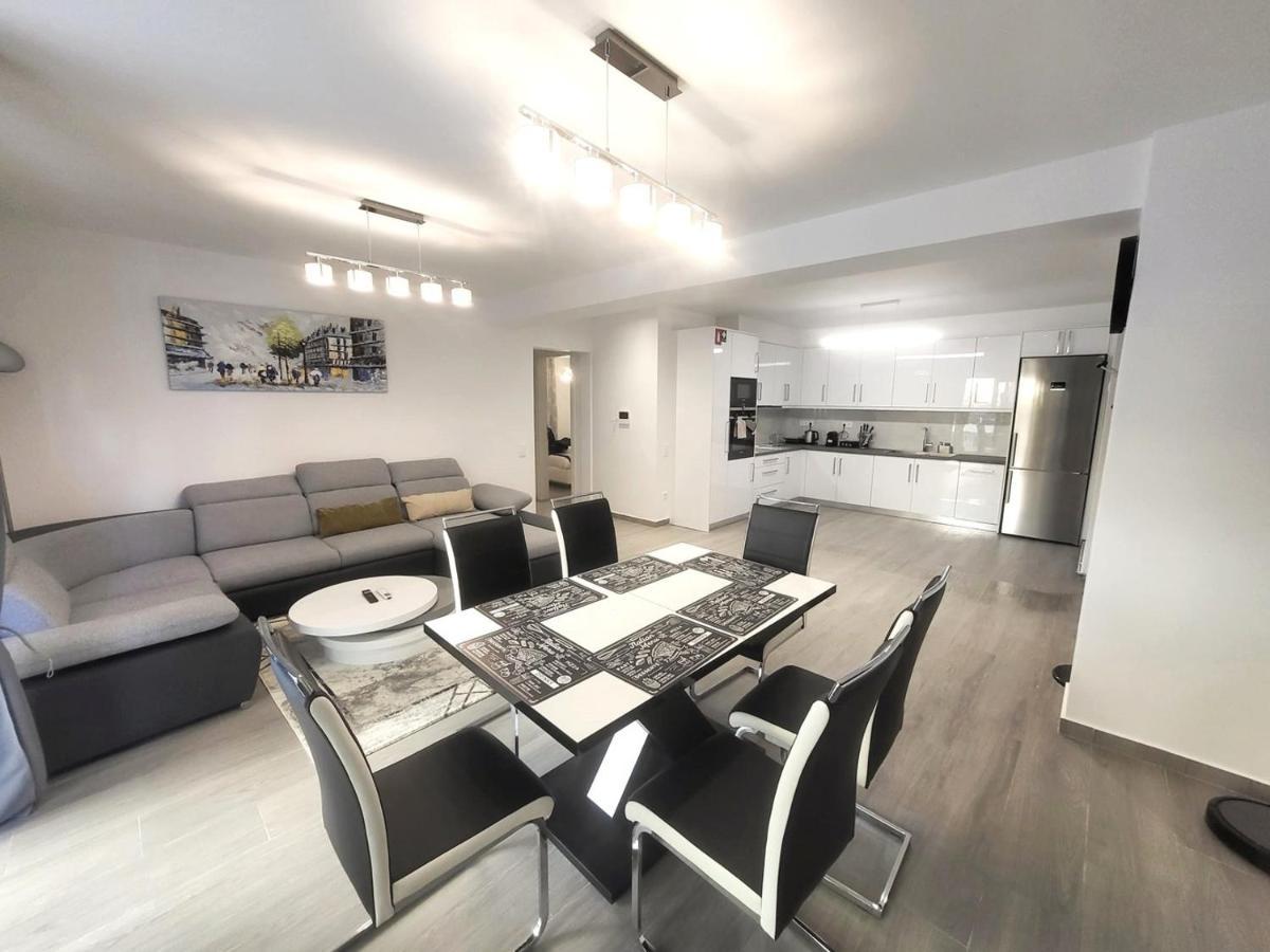 Fabilicious Suites - 2 Apartments- Romantic Jacuzzi & Spacious Family Comfort Atina Dış mekan fotoğraf