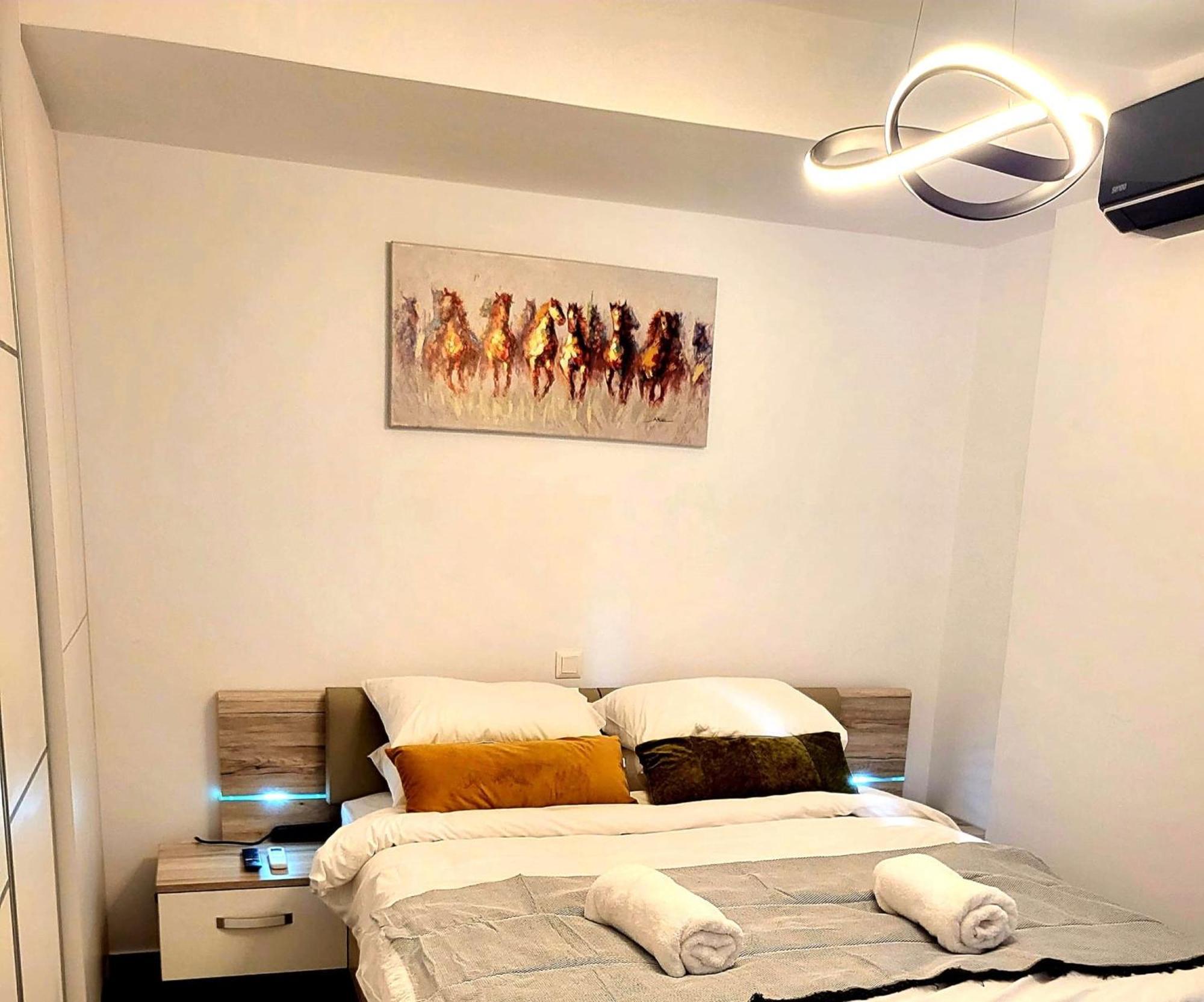 Fabilicious Suites - 2 Apartments- Romantic Jacuzzi & Spacious Family Comfort Atina Dış mekan fotoğraf