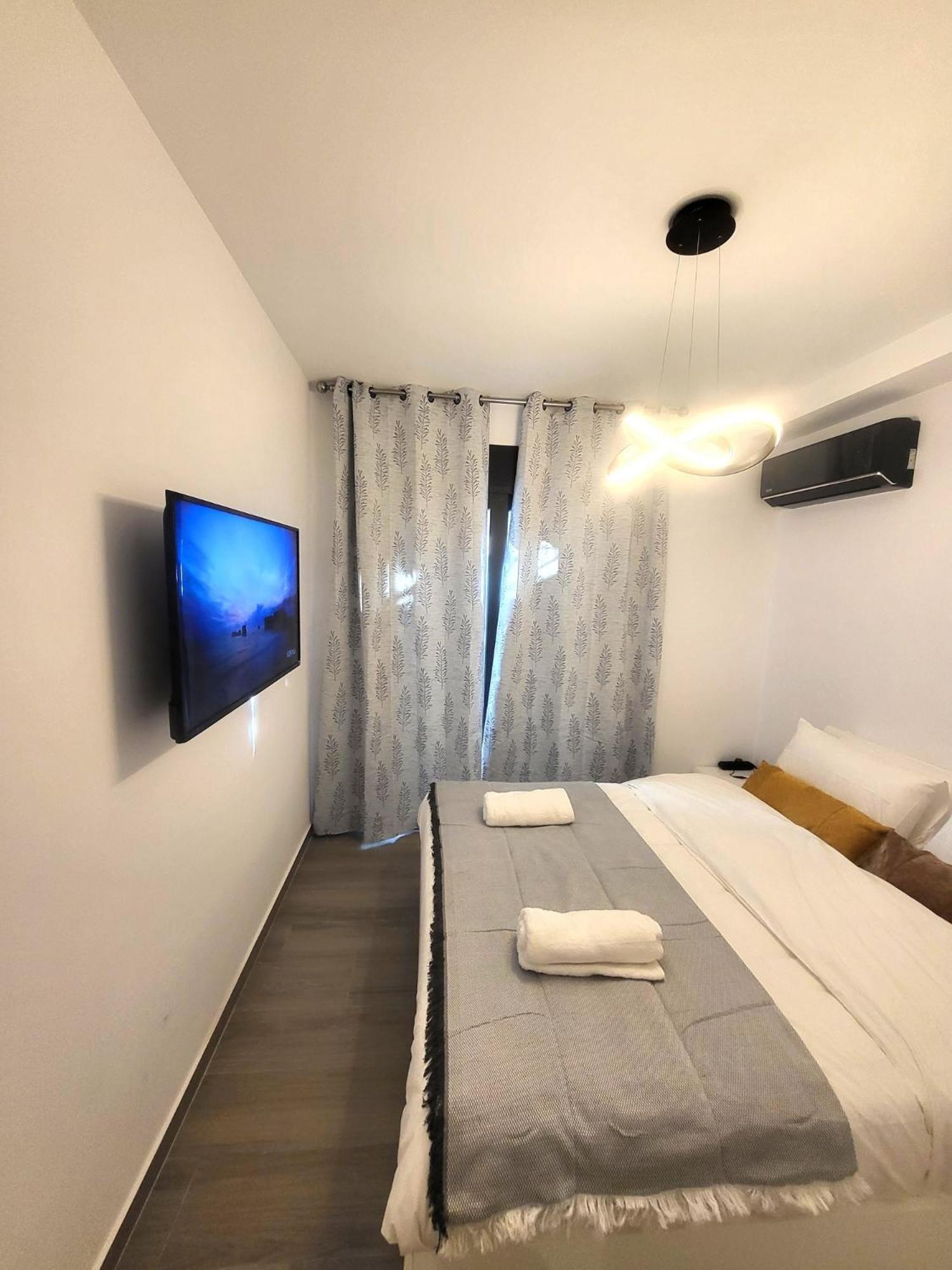 Fabilicious Suites - 2 Apartments- Romantic Jacuzzi & Spacious Family Comfort Atina Dış mekan fotoğraf