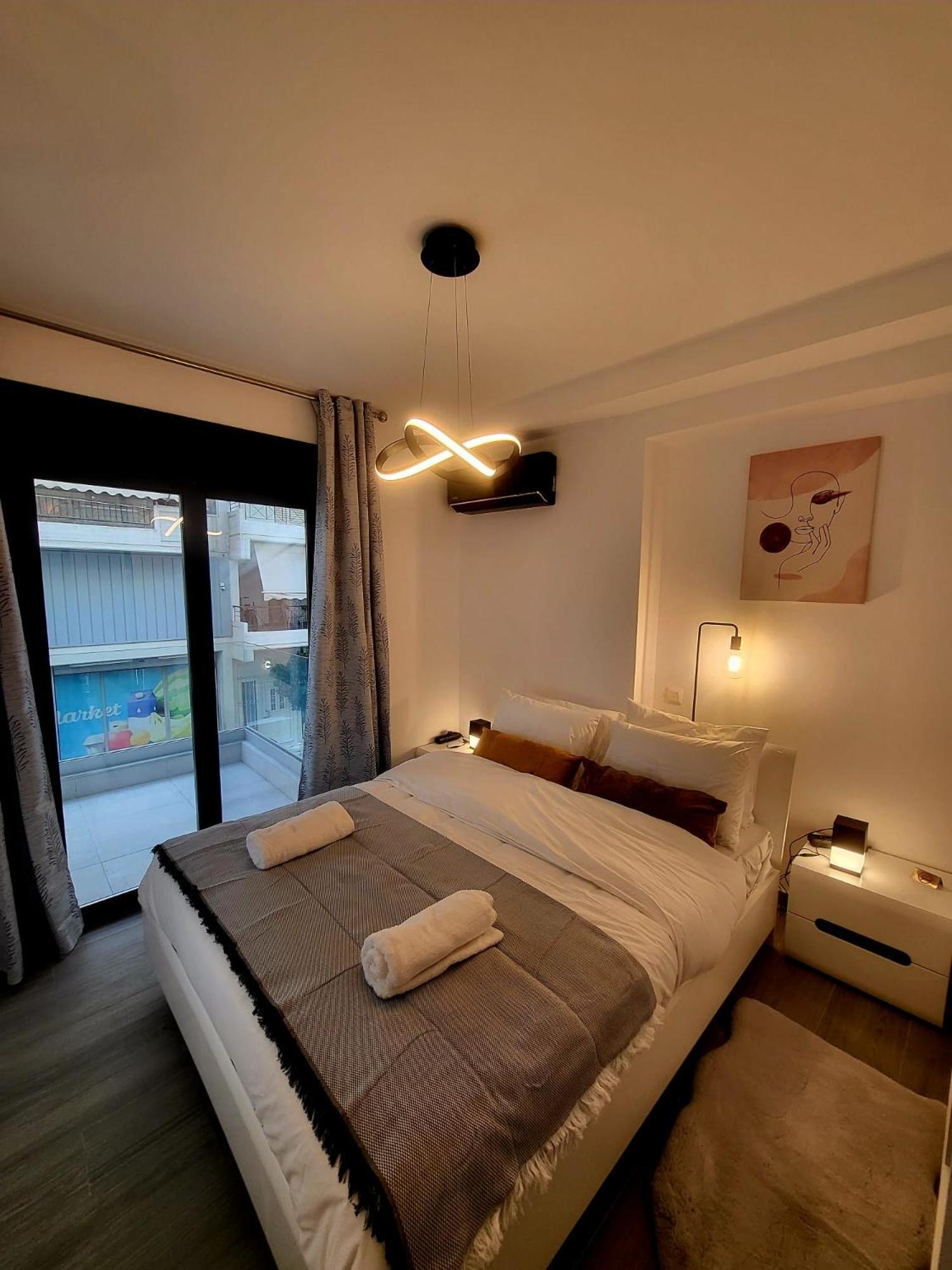 Fabilicious Suites - 2 Apartments- Romantic Jacuzzi & Spacious Family Comfort Atina Dış mekan fotoğraf